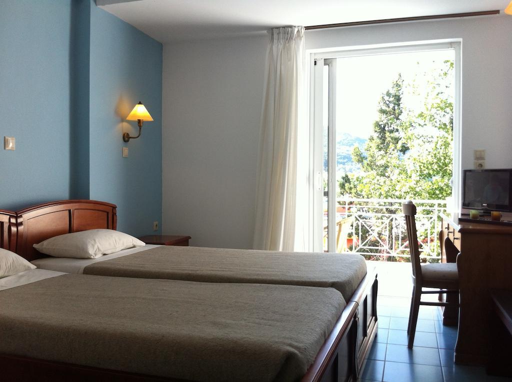 Three Stars Beach Hotel Moraitika Room photo